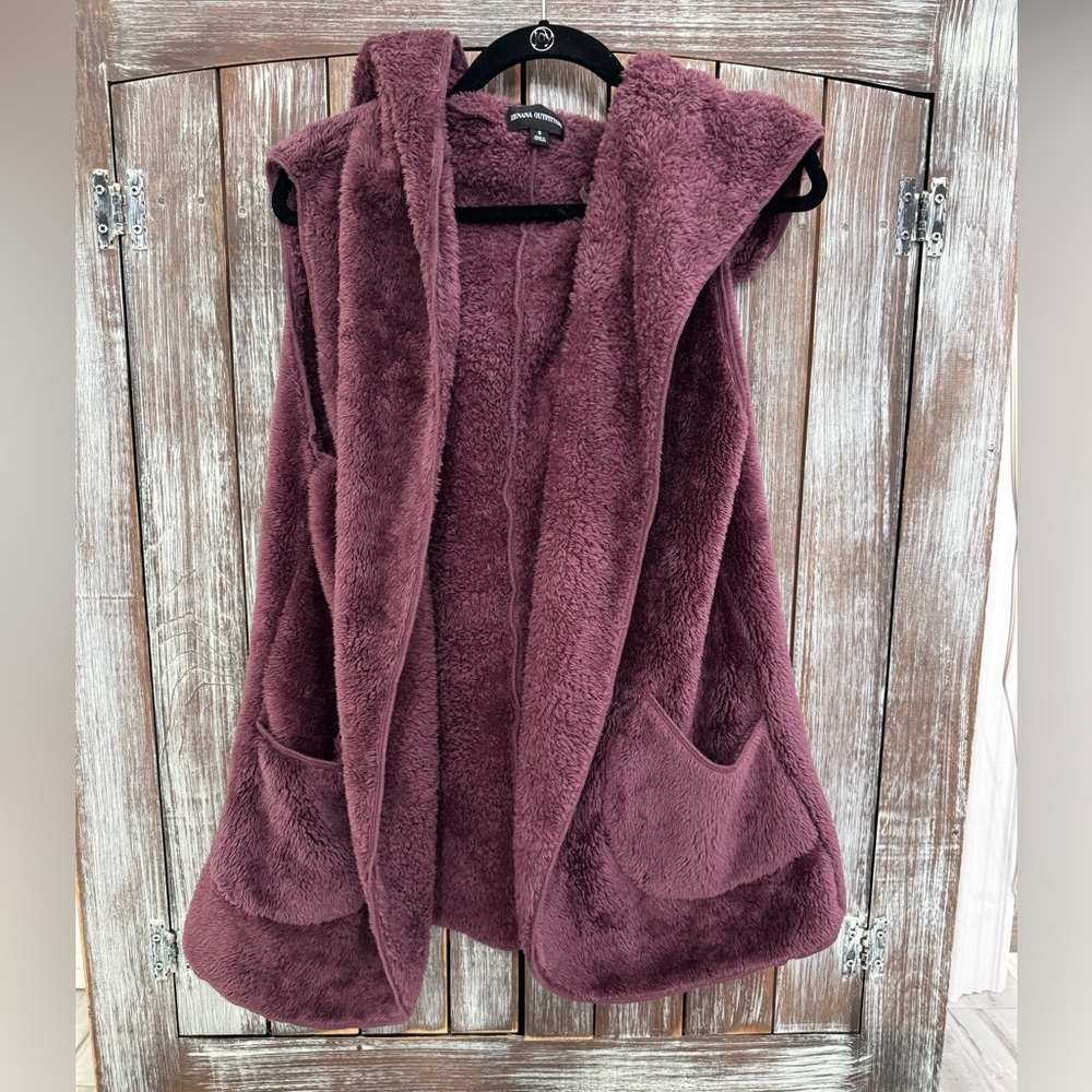 Zenana Outfitters Maroon Vest Jacket Size Small